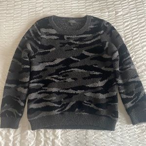 Barefoot dreams sweater size large